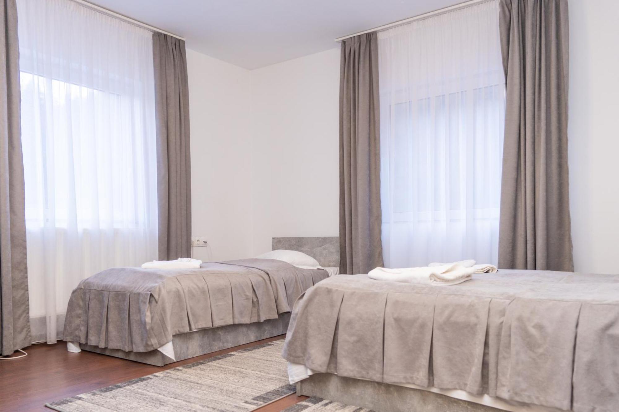Vila Bradul ラク・ロシュ エクステリア 写真